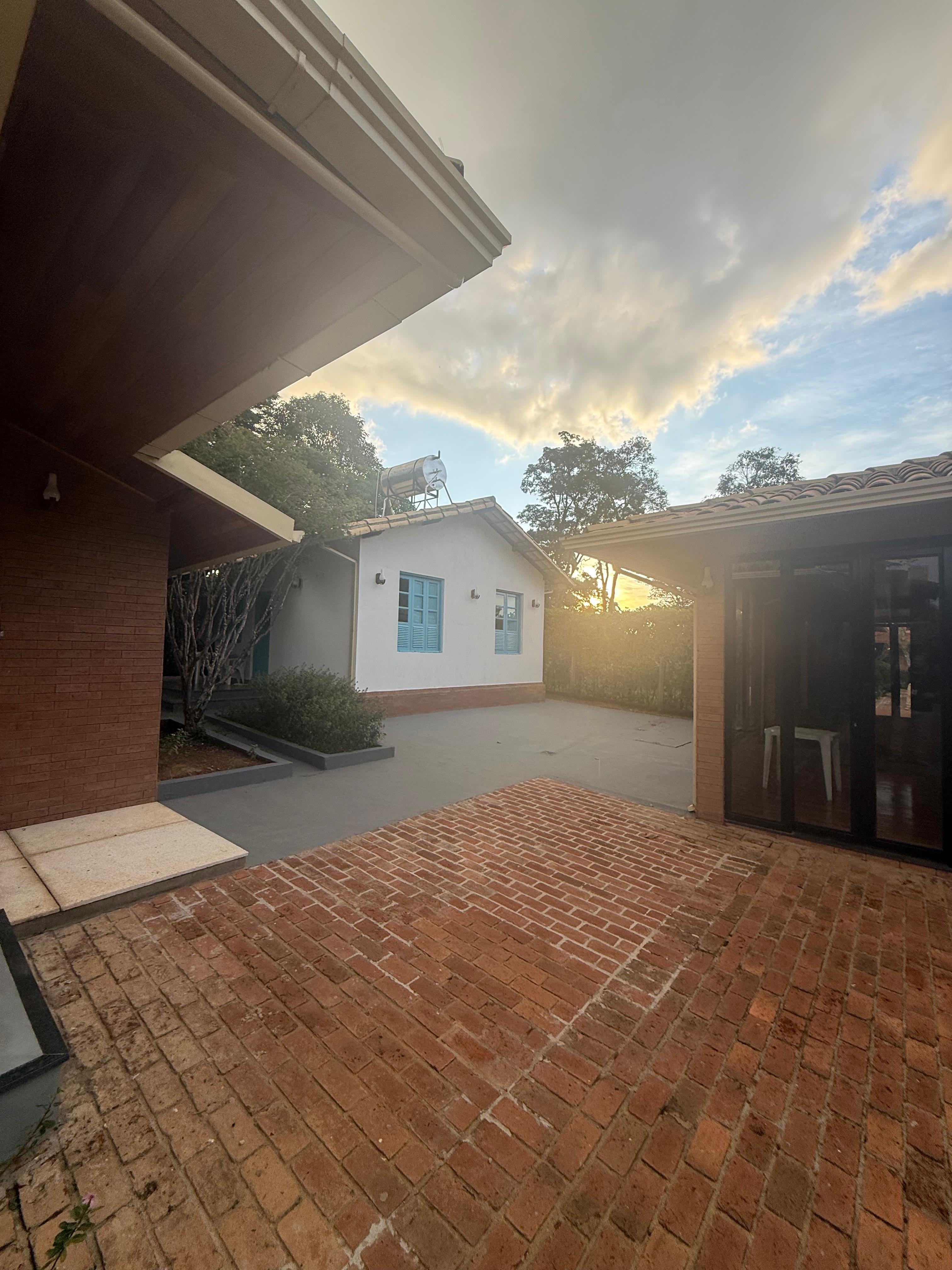 Casa em Condomínio — Quintas dos Ipês