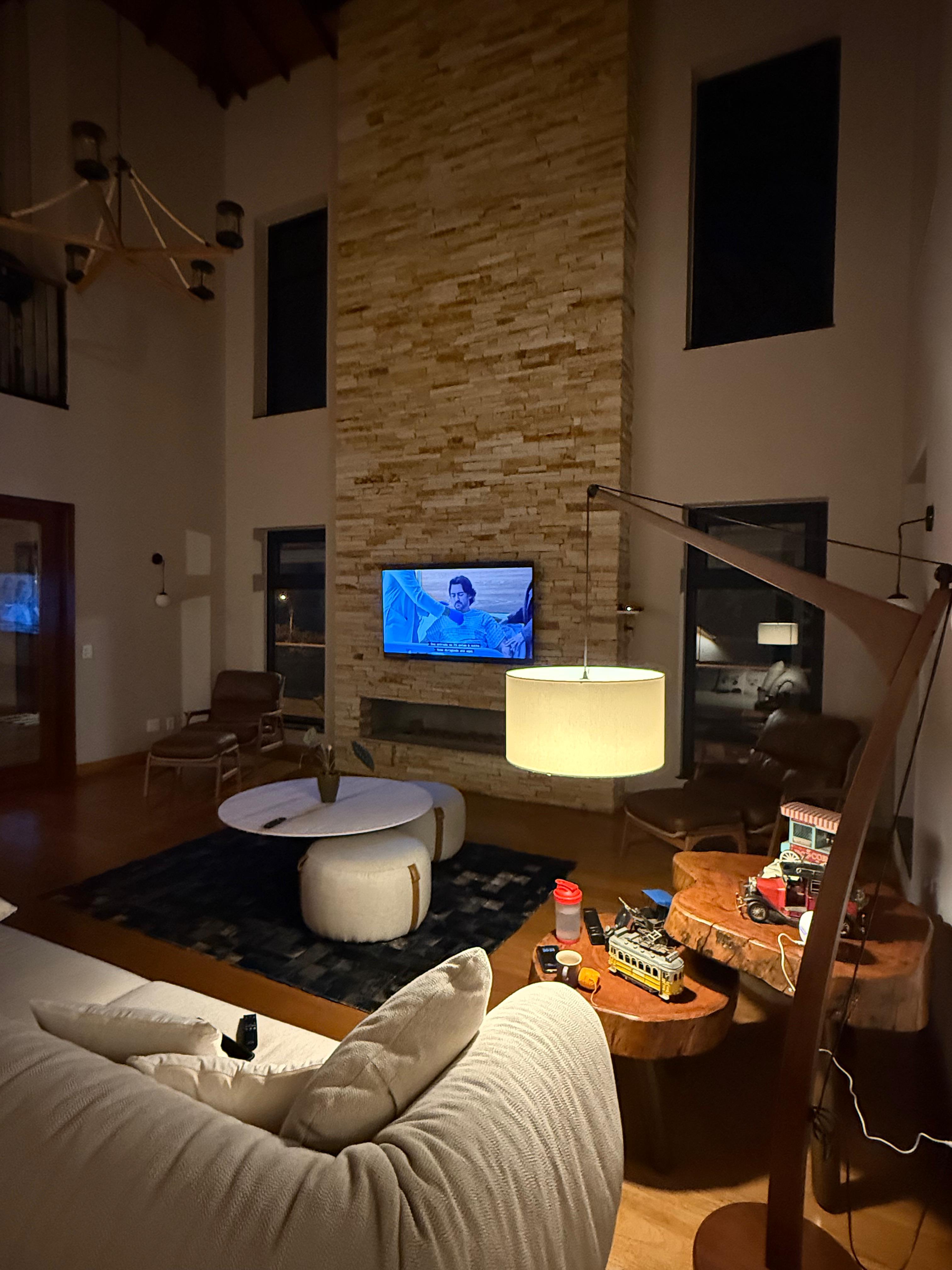 Casa em Condomínio — Quintas dos Ipês